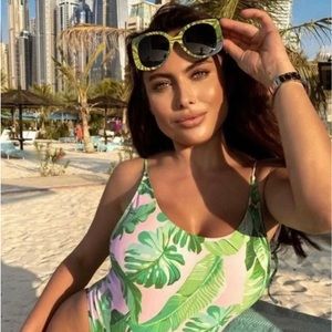 VERSACE SUNGLASSES WITH THE PALM LEAF THEME J LO MADE FAMOUS ON HER GRAMMY AWARD